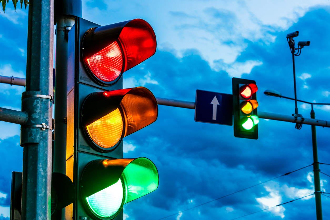 What to Do at an Intersection With Flashing Lights in Kennesaw, GA